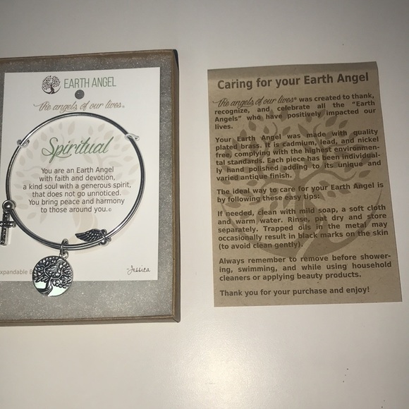 NEW IN BOX EARTH ANGEL ADJUSTABLE CHARM BRACELET - Picture 4 of 5